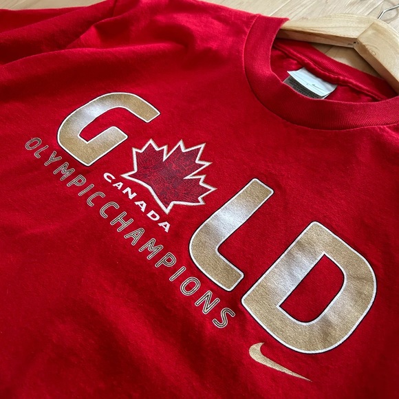 Nike Vancouver Gold Tee Y2K Grey Tag - Picture 2 of 5